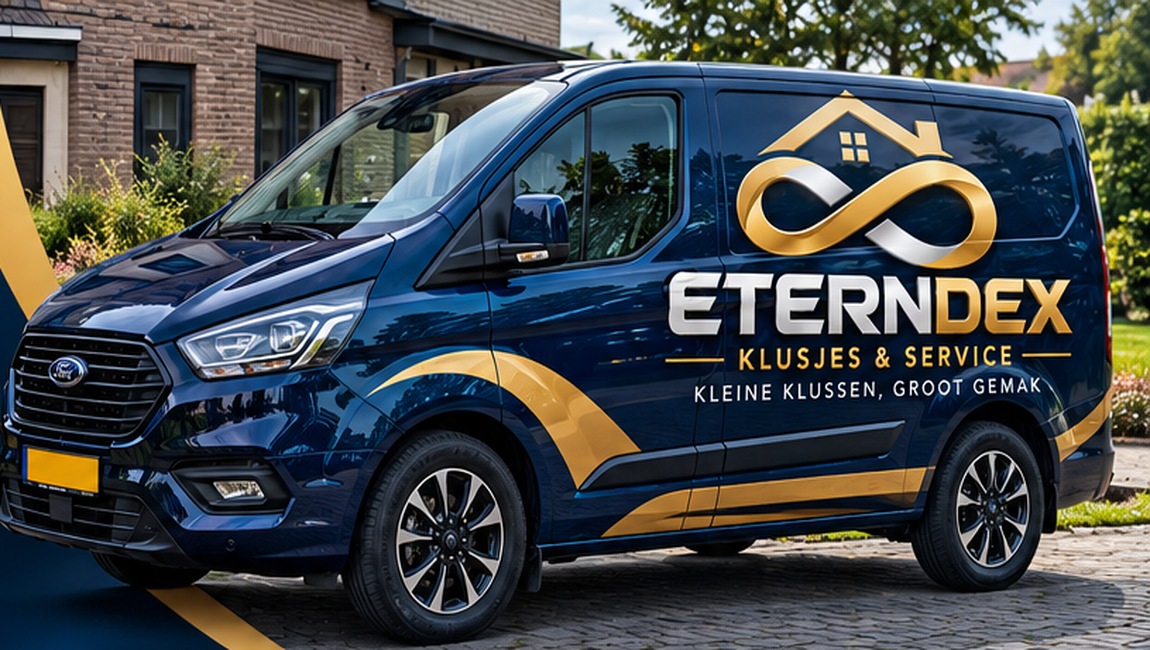 Ford E-Transit Courier met Eterndex-huisstijl, volledig in beeld